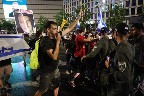 Demonstranti U Tel Avivu Blokirali Auto Put I Zapalili Vatru Tra E