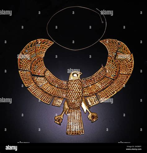 Great Falcon Pendant From Tutankhamun S Tomb Stock Photo Alamy