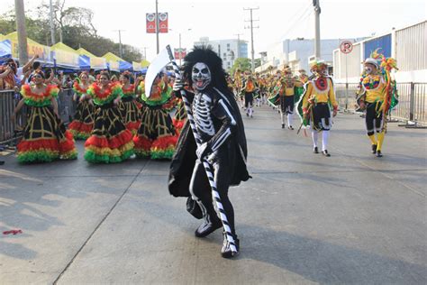 La Danza Del Garabato Unilibre Brill En El Carnaval De Barranquilla