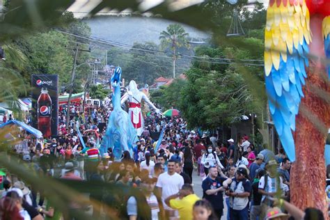 Festival Y El Paseo Real De Las Chimeneas Gigantes Son Declarados