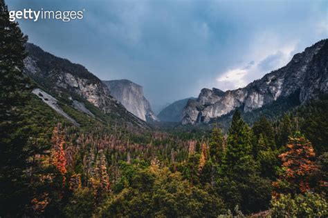 The Beautiful Tunnel View Of Yosemite National Park On A Cloudy Day