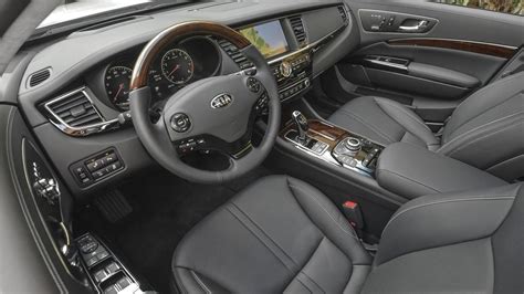 New Kia K900 Teaser Reveals High-Tech And Elegant Interior