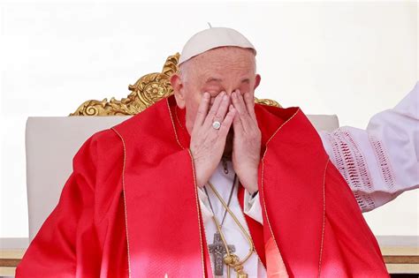 El papa Francisco se salteó la homilía del Domingo de Ramos y repudió