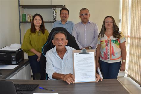 Prefeitura De Picos Prefeito Gil Paraibano Assina Reajuste De No