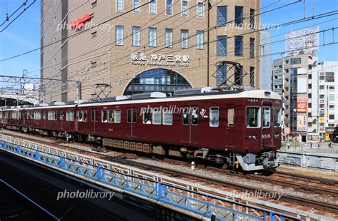 阪急 神戸線 神戸三宮駅を発車した6000系電車 写真素材 7104987 フォトライブラリー Photolibrary