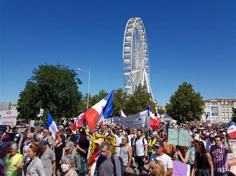 Manifestation à La Rochelle Le pass crée une fracture entre les gens