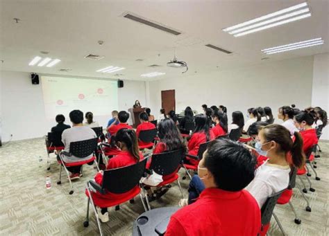 财经学院“用友新道班”赴用友产业园开展游学活动 江西应用科技学院新闻网