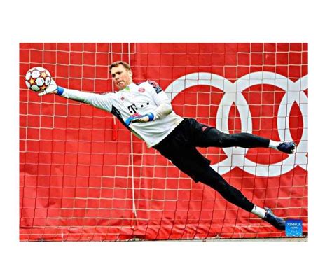 BEST 10 GOALKEEPERS IN THE WORLD