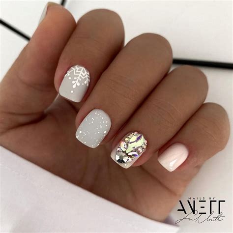 Nails With Bows And Diamonds