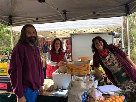 Lovley Stall Holders And Customers St Andrews Community Market