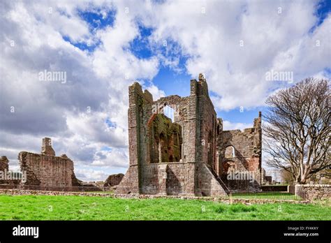 Lindisfarne priory ruins hi-res stock photography and images - Alamy