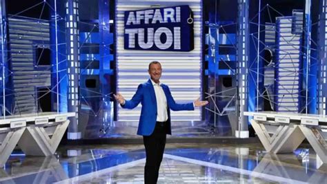 Affari Tuoi Gennaio Simone Accetta Mila Euro E Fa Benissimo