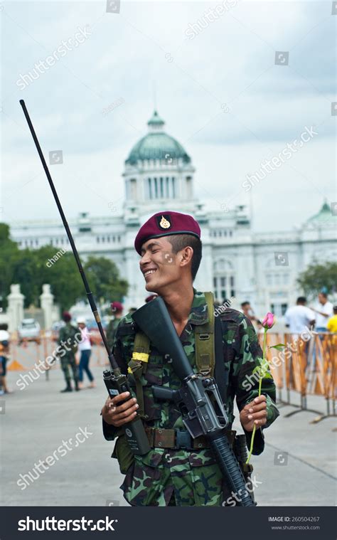 Bangkokthailandsep 28 Thai Army Officer Rifles Stock Photo 260504267