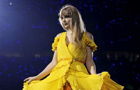 Taylor Swift Breaks Records Scoops 10 Prizes At 2023 Billboard Music