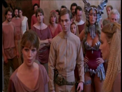 Marta Kristen Nue Dans Les Mercenaires De L Espace