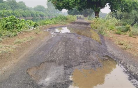 Both The Service Roads From Ratnupara To Nadiad Mahi Canal Are In