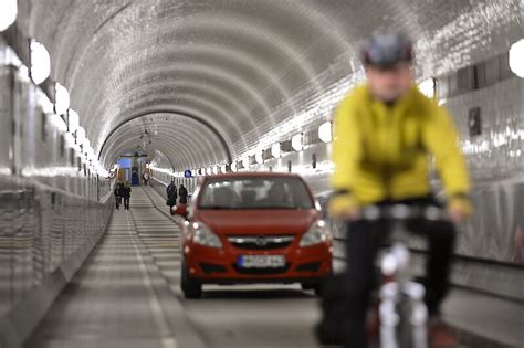 Hafen Hamburg St Pauli Elbtunnel Sanierung der Oströhre erreicht