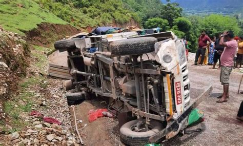 प्युठानको स्वर्गद्वारीमा जीप दुर्घटना १ जनाको मृत्यु १४ जना घाइते