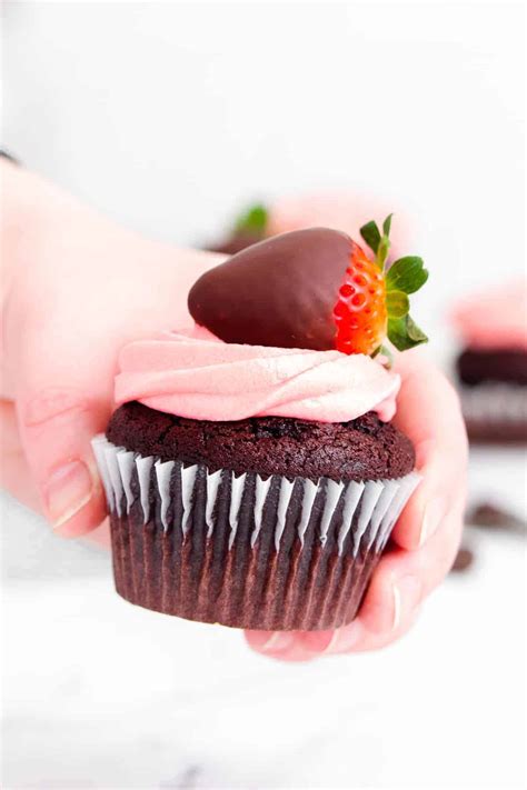 Chocolate Covered Strawberry Cupcakes Story Easy Dessert Recipes