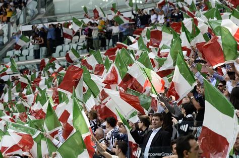 FOTO TN Coreografia allo Juventus Stadium sfottò per Napoli Roma e