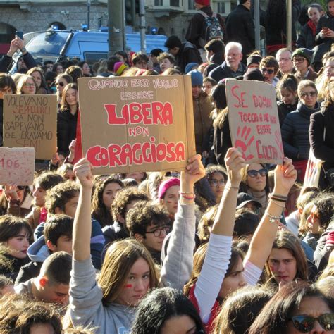 In 30 000 Anche A Milano Contro Il Patriarcato Arci Giornalismo