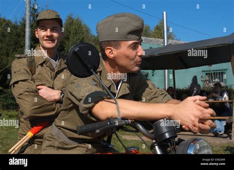 Soldaten Motorrad Fotos Und Bildmaterial In Hoher Auflösung Alamy