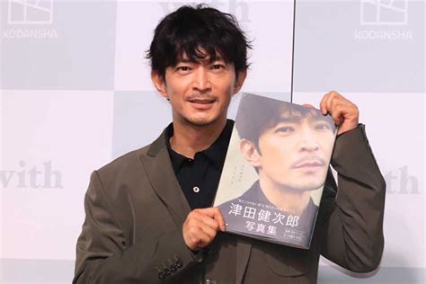 52歳で写真集発売の声優・津田健次郎、心境の変化を告白 今後の活動についても言及 Encount