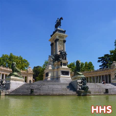 madrid-retiro-park-statue-lake - Happy Hour Spanish