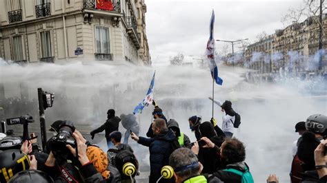 Paris Heftige Ausschreitungen Bei Gelbwesten Protesten ZEIT ONLINE