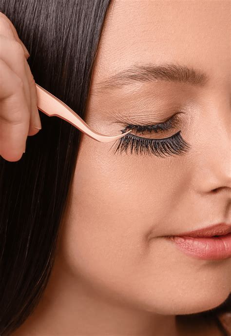 How To Remove Eyelash Glue Best Practices For Clean Lashes