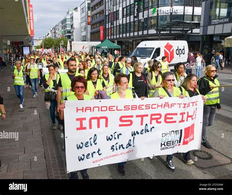 Besch Ftigte Des Einzelhandels Streiken Hier Ein Eine Demonstration