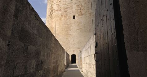 Tours Et Remparts Daigues Mortes Aigues Mortes Montpellier Turismo