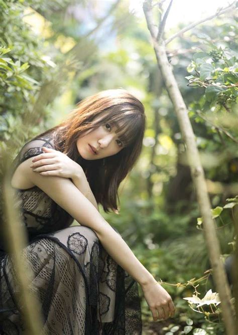 【写真 34枚】撮影：藤本和典 日高里菜：人気声優が「ヤングガンガン」表紙に いつもとは違う 透け感ドレスも Mantanweb