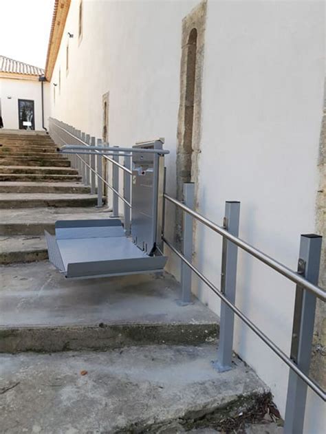 Installation d une plateforme monte escalier à Narbonne