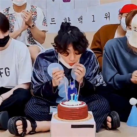 Bts Singer Jungkook Receives A Birthday Cake With A Cute Cutout Of