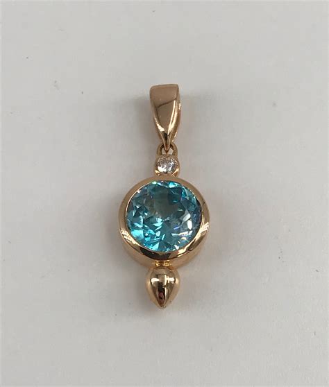 Pendentif Or Rose Avec Zircon Bleu Et Diamant Nicolas Savinel