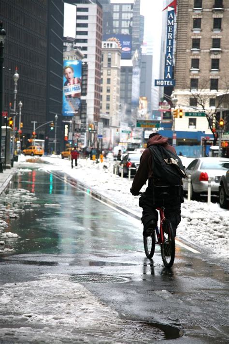 Images Gratuites piéton en marchant neige hiver route rue pluie