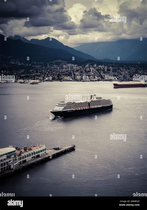 Cruise ship, Port, Vancouver Stock Photo - Alamy