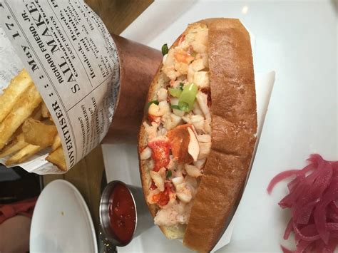 Best Lobster Roll Boston: 17 Spots For This New England Classic