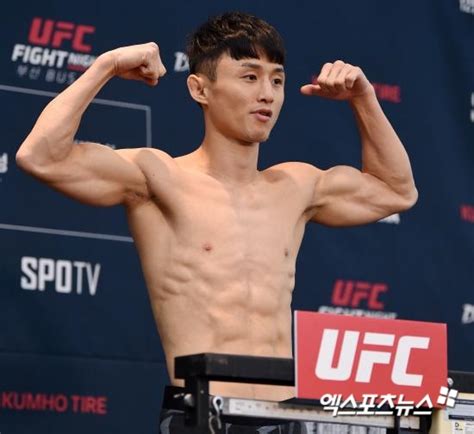 슈퍼보이 With 좀비 최두호 3년 2개월 만에 Ufc 복귀전