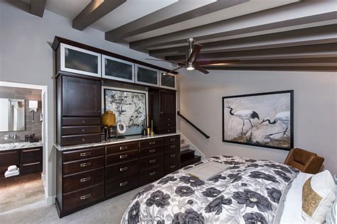 This Master Bedroom Looks More Spacious Without Overly Large Furniture The Handsome Starmark