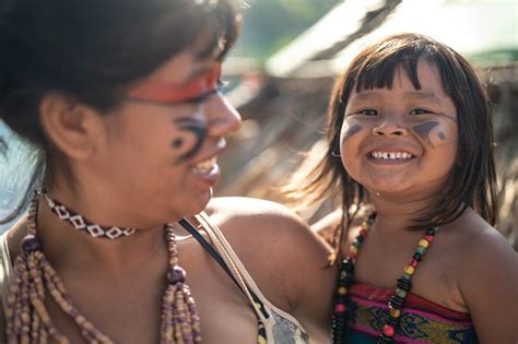 Tupi Guarani 민족성에서 원주민 브라질 자매 초상화 토착 문화에 대한 스톡 사진 및 기타 이미지 토착 문화 아마존