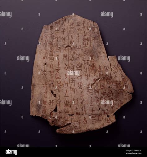 Oracle bones chinese hi-res stock photography and images - Alamy