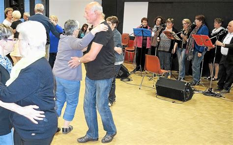 Fest noz chanté Plus de 100 danseurs Le Télégramme