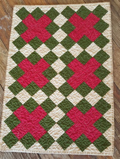 quiltsbycheri: simply red and green.....