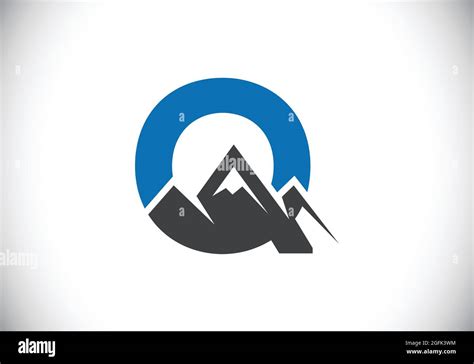 Initiale Q Monogramme Alphabet Avec Le Pic De Montagne Symbole Du Logo