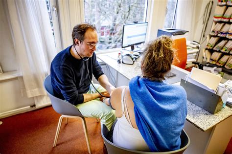 binnenkort een kwartier  plaats van  minuten bij de huisarts trouw