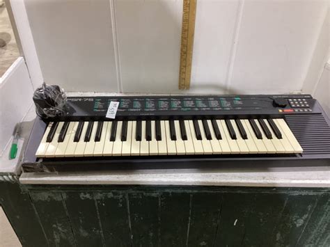 YAMAHA ELECTRIC KEYBOARD