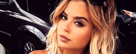 Laurie Doucet dévoile une photo d elle en bikini où elle est plus sexy que jamais Monde de Stars