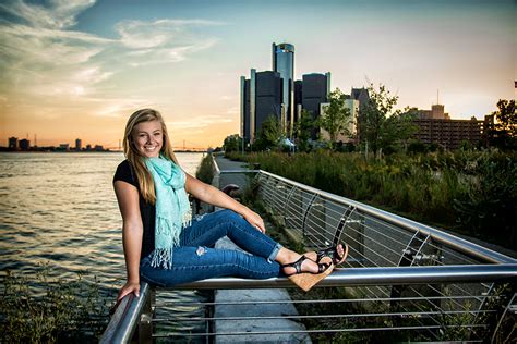 Senior Pictures Along Detroits Riverwalk Amazing Portrait Venue